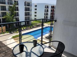Moderno y comodo Depto con terraza y alberca，位于Naranjo的酒店