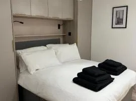 Unit 5 Comfortable 1-BR Apartment, For 3, Parking, Near Bramall Lane, Unlimited Wi-Fi