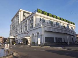 Yogh Hospitality，位于帕拉马里博的酒店