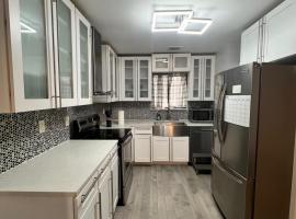 Furnished 3-Bedroom in Massapequa，位于马萨皮夸的酒店