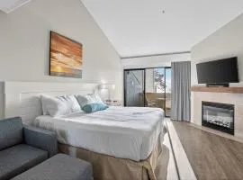 Luxury Ocean View Condo - Heated pool and Spa condo