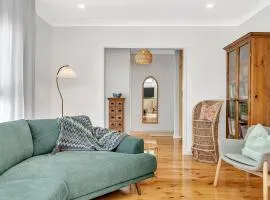 Daisy's Beachside Cottage-Picnic Garden & Games