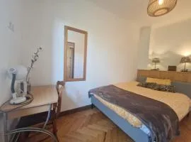 Chambre 1 Bois - WIFI - Proche gare