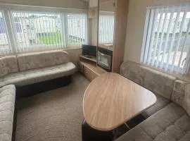 3 Bed Caravan - Sleeps 8 - Pets - Parking