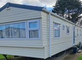 3 Bed Caravan - Sleeps 8 - Pets - Parking - Wifi