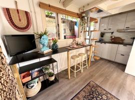 Tiny House - Surfers Paradise，位于诺德韦克的酒店