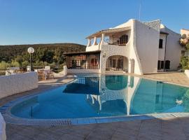 Sant'Antioco island Sea View an Exclusive Villa by the Sea with extra Privacy & Care，位于Maladroxia的酒店