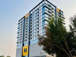 ELYSIUM TOWER Modern & Luxury Apartments Overlooking Centaurus Mall Islamabad，位于伊斯兰堡的酒店