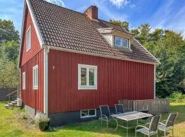 2 Bedroom Lovely Home In Vittsjö