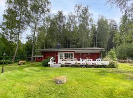 2 Bedroom Beautiful Home In Växjö，位于韦克舍的酒店