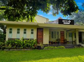 Hotel O Chalakkudy River Annamanada Svasthya Retreat，位于Māla的酒店