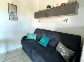 Studio 4 people parking and beach