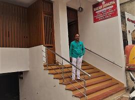 Balaji Lodging，位于潘达尔普尔的木屋