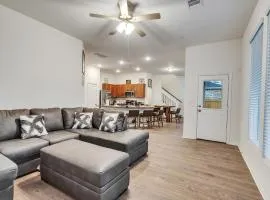 5BR Luxury Sleeps 10 Lake Jackson