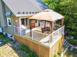 Chalet Familial GabAdèle，位于Mandeville的酒店