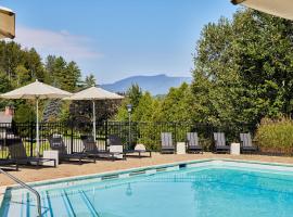 Bluebird Cady Hill Lodge，位于斯托的酒店