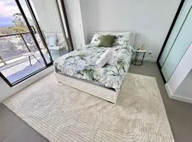 Near New Spacious Apt w Mountain Views!