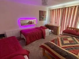 Large Stylish 3 Bedroom in Chatham