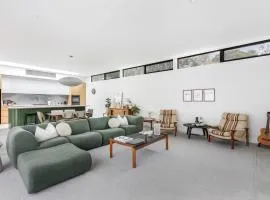 Pavilion Verde - Designer Retreat near Rosebud Beach