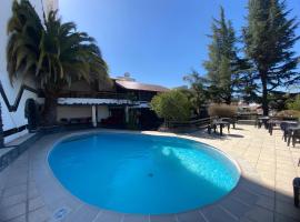 Hotel Carlos Paz Centro - MONTECATINI，位于维拉卡洛斯帕兹的酒店