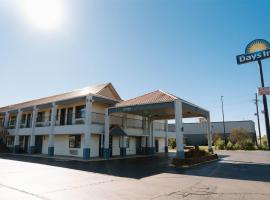 Days Inn by Wyndham Monroe, Louisiana，位于门罗的酒店