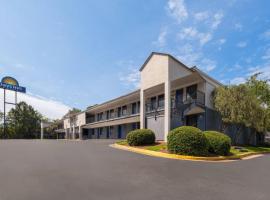 亚特兰大机场戴斯酒店，位于亚特兰大的酒店