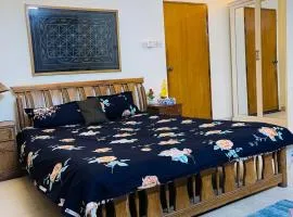 Gulshan Elegant Center 3 BR AC Flat Near Cafes & Shops Heart of Gulshan