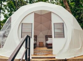 Matahom Forest Glamping Tent 1，位于Camiguin的豪华帐篷营地