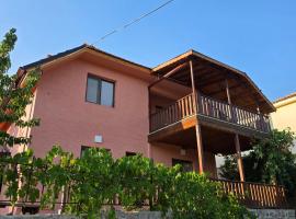 Uludağ Tatil Evleri & Villa Şirin，位于Soğukpınar的乡村别墅