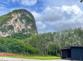 Your Red Earth Homestay Private Romance，位于甲米镇的酒店