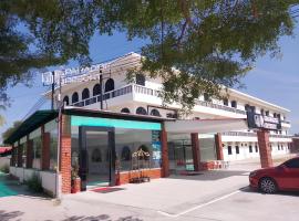 Paradise Resort Langkawi，位于珍南海滩的带泳池的酒店