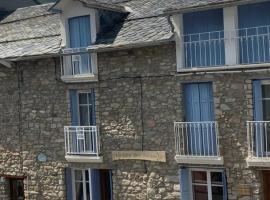 Le Gîte Des Nains，位于Quérigut的酒店