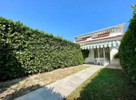 Terraced house with private garden