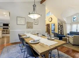 Upper Level - Mountain-View Retreat