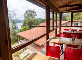 Комплекс Родопска среща - Къщи и Апартаменти，位于巴塔克的酒店