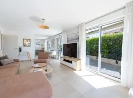 3-Br Rooftop with Jacuzzi & Parking Cannes