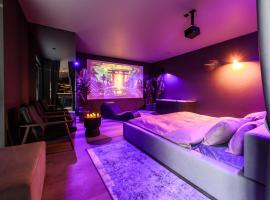 Jacuzzi Cinema Japandi 2，位于考纳斯的酒店