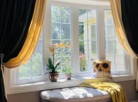 Private Estate, Walk to Princeton Downtown, 3-Bedrooms 2-Bath with Free Parking