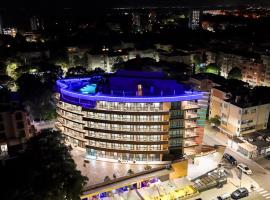 马列塔皇庭酒店，位于内塞伯尔的酒店