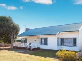 Sherwood - An easy walk to the Colourpatch Cafe and the river