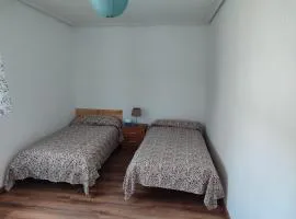 Acogedora habitación privada en piso familiar con baño compartido