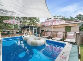 Heated Cocktail Pool, Putt Putt, Bowling, BBQ, Nintendo, Pet Friendly, Ping Pong