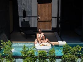 AKRA Collection Layan - Hideaway Villas，位于拉扬海滩度的酒店