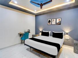 Super Hotel O Grand stay hotels，位于Karīmnagar的酒店