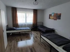 Dreibettzimmer mit Gemeindschaftsbad