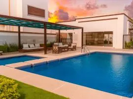 Casa Atardecer con Alberca en Privada, 5 min del Aeropuerto y Consulado Americano
