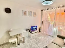 Charmant studio à 2 pas de la mer et du train