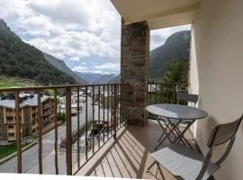 Barthe Holidays I Apartamento Moderno en Arinsal 4PAX a pie de pistas I Balcón con vistas impresionantes al valle y parking I Guineu