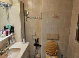 1 petite chambre dans une maison privé