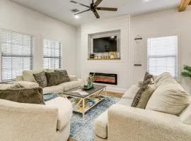 1 Mi to Dtwn Brenham! The Bell and Bloom Cottage